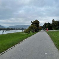Foto diambil di Donaulände oleh Ayoob 💛 pada 10/7/2021