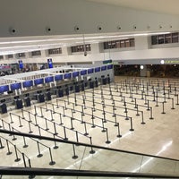 รูปภาพถ่ายที่ Aeropuerto Internacional de Cancún (CUN) โดย Delfi S. เมื่อ 11/11/2019