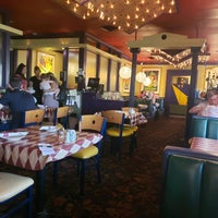 Foto diambil di Joey&amp;#39;s Italian Restaurant oleh Jim B. pada 5/21/2022