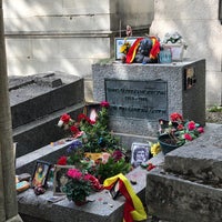 Photo taken at Tombe de Jim Morrison by Юля В. on 9/17/2022