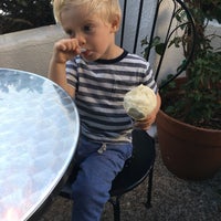 7/5/2018에 Greta S.님이 Mission Street Ice Cream and Yogurt - Featuring McConnell&amp;#39;s Fine Ice Creams에서 찍은 사진