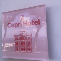Foto tirada no(a) Capri Tiberio Palace por JWS . em 9/26/2022