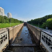 Photo taken at Пешеходный мост через канал им. Москвы by Виктор Н. on 5/28/2019