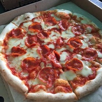 Foto tirada no(a) Pizzamento por Jake P. em 7/22/2018