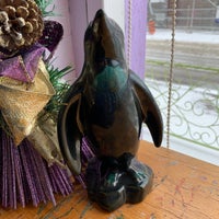 Снимок сделан в Purple Penguin Cafe пользователем Hillary H. 1/19/2019