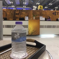 Photo taken at Thai Airways (TG) Check-in (Royal First) by Hilo T. on 8/19/2018