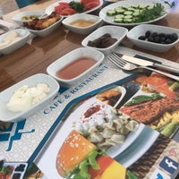 Foto diambil di Tağa Cafe &amp;amp; Restaurant oleh Sinan A. pada 4/16/2018