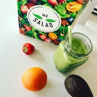 Das Foto wurde bei Mr Salad von Mr Salad am 6/6/2017 aufgenommen