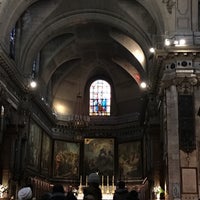 Photo taken at Basilique Notre-Dame-des-Victoires by Gustavo L. on 12/11/2016
