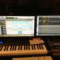 12/19/2012にJustin M.がResonate Music School &amp;amp; Studioで撮った写真