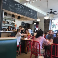 Foto tomada en Clinton St. Baking Co. &amp;amp; Restaurant  por Sarah L. el 7/22/2017