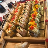 Foto diambil di Sushi Life oleh Lorena D. pada 5/28/2018