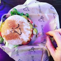 6/29/2017 tarihinde Bo &amp;amp; Vine Burger Barziyaretçi tarafından Bo &amp;amp; Vine Burger Bar'de çekilen fotoğraf