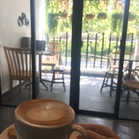 2/14/2017 tarihinde Girlly🍒 K.ziyaretçi tarafından Budans Brew Coffeebar'de çekilen fotoğraf