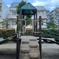 Photo taken at 南青山六丁目児童遊園 by ringo on 4/29/2023