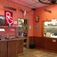 9/7/2013 tarihinde Bryant S.ziyaretçi tarafından Remington Grill Burgers &amp;amp; BBQ- Raleigh'de çekilen fotoğraf