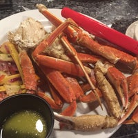 Foto tirada no(a) S &amp;amp; J Crab Ranch por Sam D. em 10/1/2015