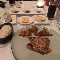 Foto scattata a Cascades Restaurant da Hamideh.N.P il 11/9/2019