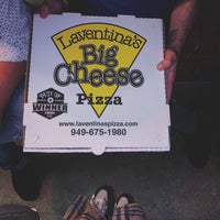 รูปภาพถ่ายที่ Laventina&amp;#39;s Big Cheese Pizza โดย 55. เมื่อ 8/2/2019