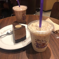 Photo taken at The Coffee Bean &amp;amp; Tea Leaf by esther ☕️ on 4/19/2019