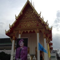 Photo taken at Wat Dong Munlek by Liftildapeak W. on 8/2/2014