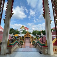 Photo taken at Wat Awutvikasitaram by Liftildapeak W. on 8/21/2021