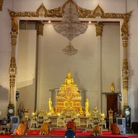 Photo taken at Wat Samphantawong by Liftildapeak W. on 3/26/2022