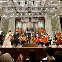 Das Foto wurde bei Victoria Concert Hall - Home of the SSO von Janie C. am 9/17/2022 aufgenommen