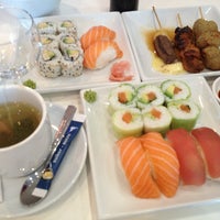 Foto scattata a Eat Sushi da S E A il 1/16/2013