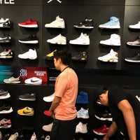 Nike Park - Pasay Cityのスポーツ用品店