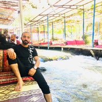 Photo prise au Beyaz Su Nebi Usta&amp;#39;nın Yeri Dicle Restoran par Murat le6/7/2021