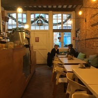 11/26/2017 tarihinde Edward E.ziyaretçi tarafından Tamper! Espresso Bar'de çekilen fotoğraf