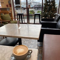 Foto tirada no(a) Weathervane Coffee &amp;amp; Wine Bar por Emel U. em 12/12/2022