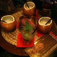 รูปภาพถ่ายที่ Kona Lei - Tiki Cocktail Bar โดย Fran S. เมื่อ 6/1/2013