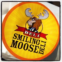 Foto tirada no(a) Smiling Moose Rocky Mountain Deli por Rebecca B. em 7/2/2013