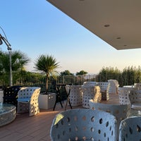 Foto scattata a 67 Sky Lounge Bar Principe Forte Dei Marmi da Fahad ♑. il 8/25/2023
