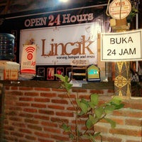 Foto diambil di Lincak &quot;Warung Hotspot Bukan Cafe&quot; oleh D&#39;Angkringan p. pada 1/6/2014
