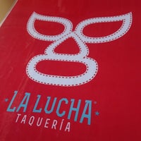 รูปภาพถ่ายที่ La Lucha Taquería โดย Humberto G. เมื่อ 1/30/2014