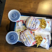 Photo taken at Burger King by 𝔥𝔞𝔰𝔞𝔫 on 7/31/2023