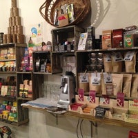 รูปภาพถ่ายที่ 2Pocket Fairtrade Espresso Bar and Store โดย Manissa S. เมื่อ 9/7/2013