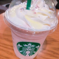 Photo taken at Starbucks by はるるん on 10/25/2018