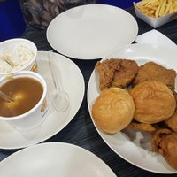 Photo taken at Arnold&amp;#39;s Fried Chicken by Stanley P. on 2/11/2019