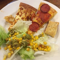 Photo taken at Pizza Hut by Rafael T. on 8/17/2017