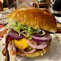 Foto tirada no(a) Big Kahuna Burger por Rafael T. em 5/14/2023