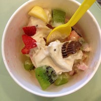 Das Foto wurde bei Tutti Frutti Frozen Yogurt von Kathleen B. am 1/12/2013 aufgenommen