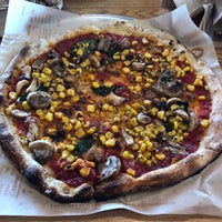 Foto diambil di Blaze Pizza oleh jean s. pada 10/10/2018