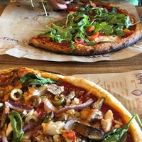Foto tirada no(a) Blaze Pizza por jean s. em 11/2/2018