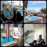 Foto tomada en St.Tropez Beach Bar &amp;amp; Restaurant IBIZA  por Mariya R. el 8/26/2013