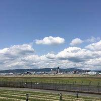 Photo taken at 伊丹スカイパーク 中央エントランス by もっちー on 5/24/2020