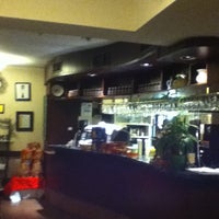 รูปภาพถ่ายที่ Camarra&amp;#39;s Pizzeria &amp;amp; Restaurant โดย Emi M. เมื่อ 12/16/2012